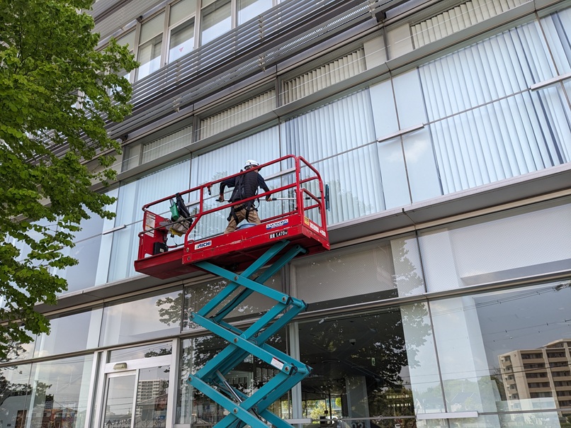 作業車ガラス
